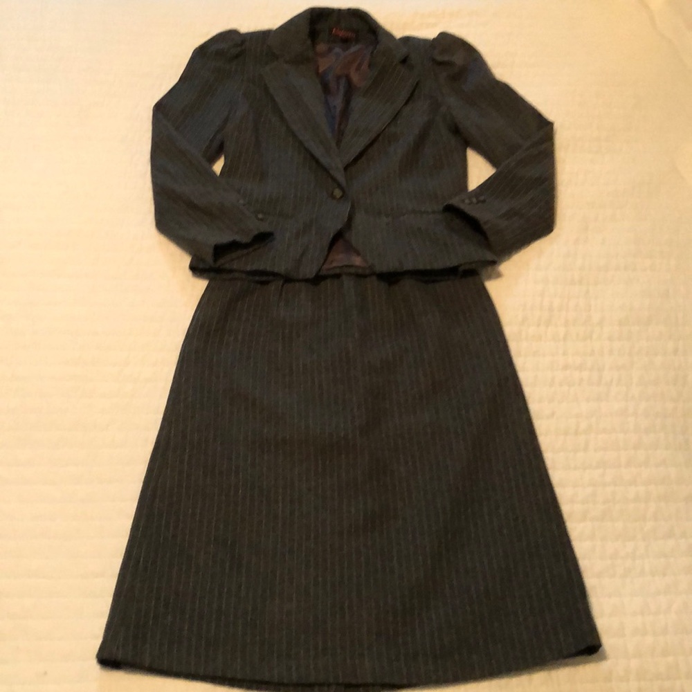 Size 9 dark gray pin strip pencil skirt suit